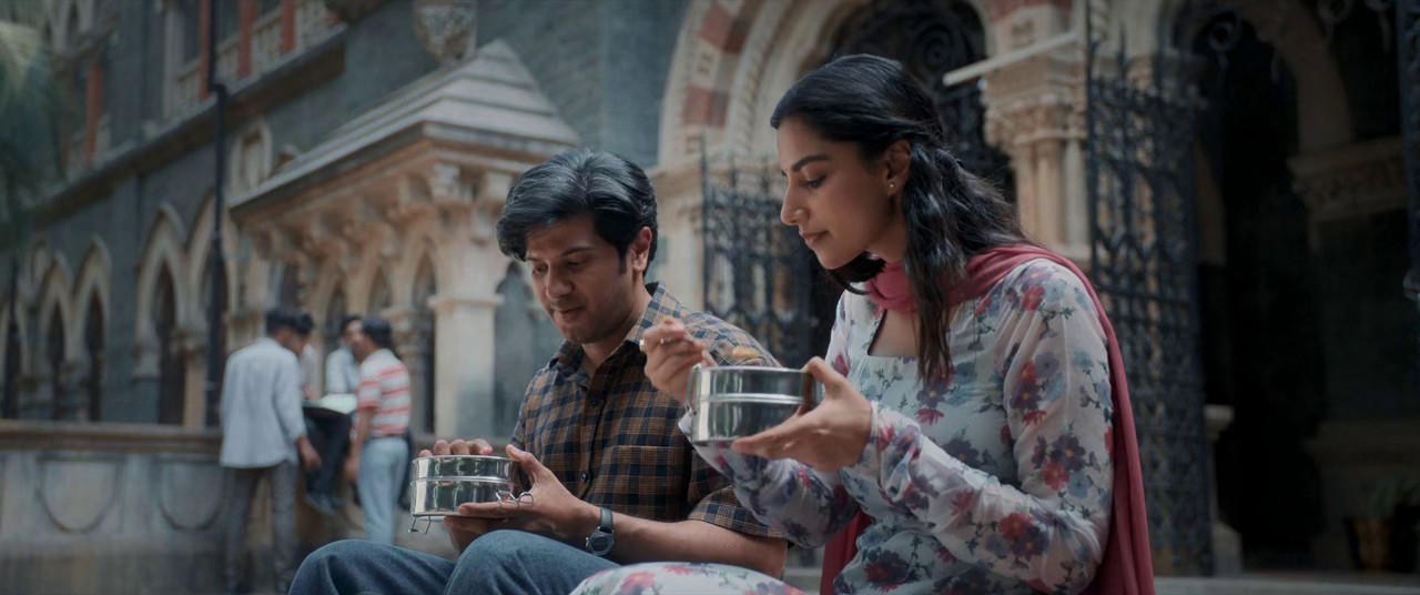 Lucky Baskhar (2024) WEBRip Hindi + Telugu 720p x265 HEVC HE-AAC 2.0 ESub.mkv.0004